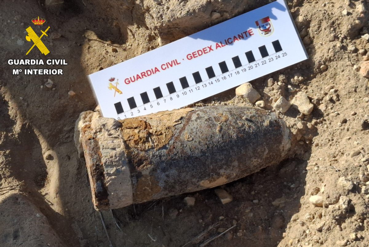 Proyectil localizado en un terreno rural del término municipal de Almansa