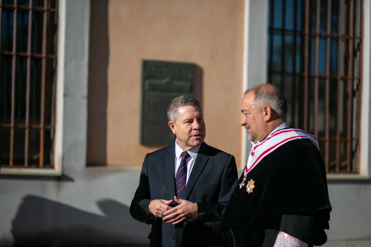 Imagen de archivo de Julián Garde, rector de la UCLM, y Emiliano García-Page, presidente de la Junta