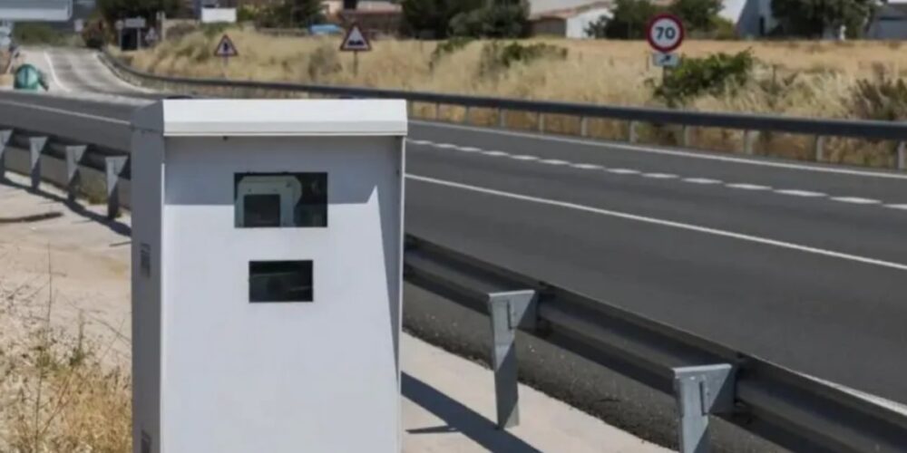 Imagen de archivo de un radar en una carretera española