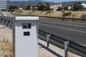Imagen de archivo de un radar en una carretera española