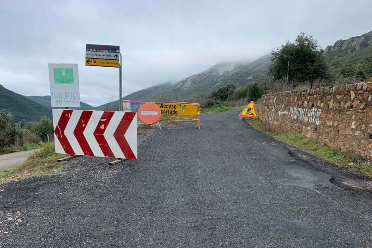 Imagen de archivo de una obra en una carretera provincial de Ciudad Real