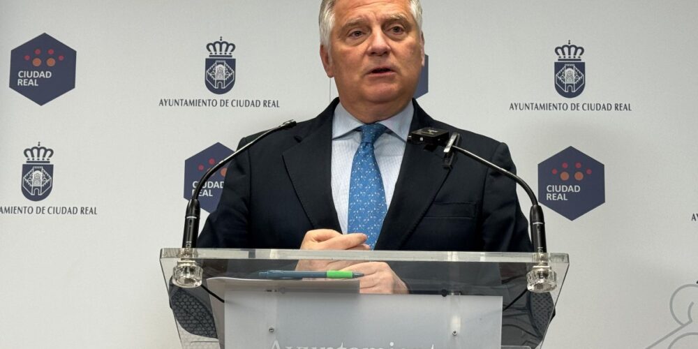 Rueda de prensa del alcalde de Ciudad Real, Francisco Cañizares, este martes tras el apagón