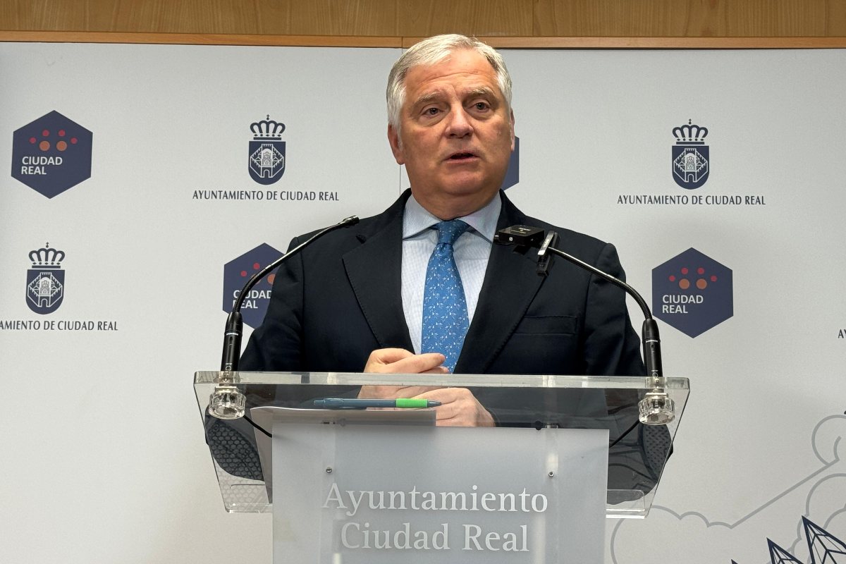 Rueda de prensa del alcalde de Ciudad Real, Francisco Cañizares, este martes tras el apagón