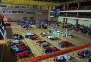 Albergue montado en el Polideportivo San Fernando de Cuenca.