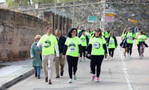 Carlos Velázquez participó en la Marcha Solidaria de APAT.