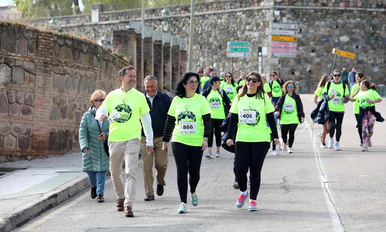 Carlos Velázquez participó en la Marcha Solidaria de APAT.