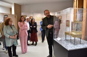 Ana Isabel Fernández asistió a la primera exposición del Centro Regional de Promoción de la Artesanía Mezquita de Tornerías.