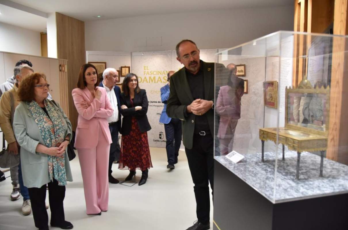 Ana Isabel Fernández asistió a la primera exposición del Centro Regional de Promoción de la Artesanía Mezquita de Tornerías.