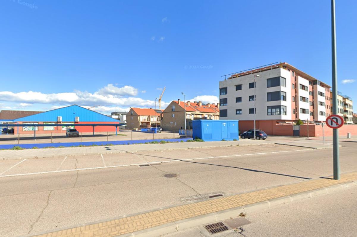 El hombre ha sido atropellado en la avenida de los Artesanos de Talavera, a la altura del supermercado Merkocash. Foto: Google Maps