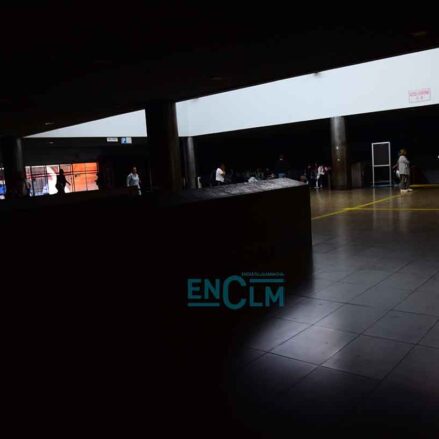 Estación de autobús a primera hora de la tarde.