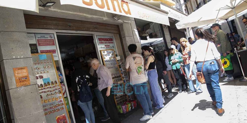 Colas en un comercio chino.