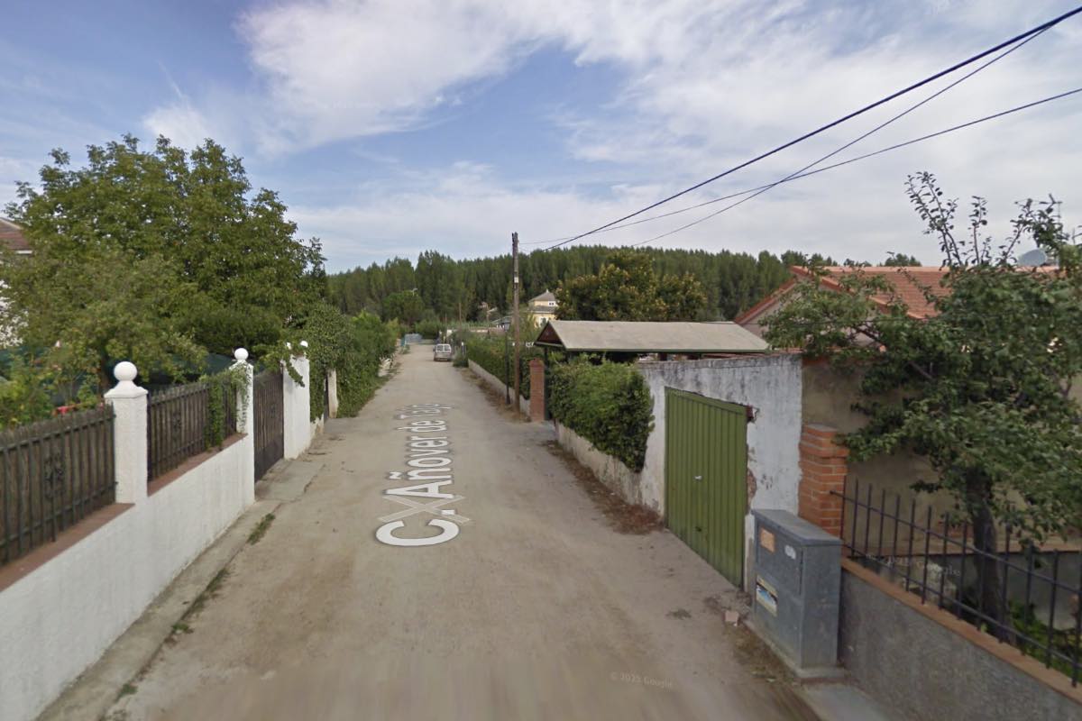 La llamada alertando de disparos se produjo desde la calle Añover de Tajo, en una urbanización de Escalona (Toledo). Foto: Google Maps.