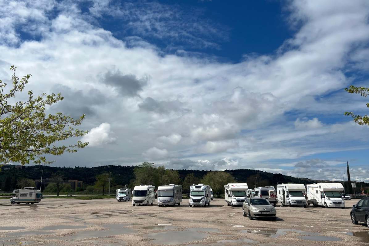 Autocaravanas en el parking de Santa Teresa.
