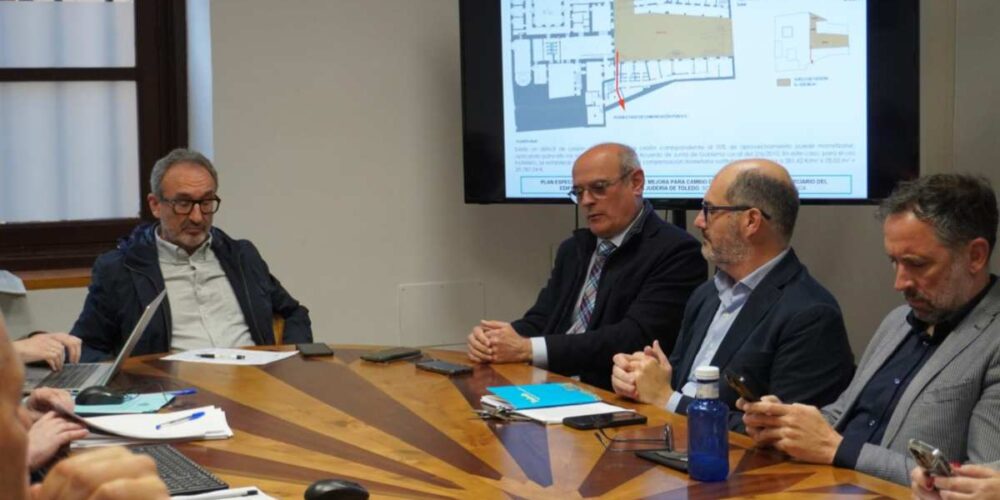 Comisión de urbanismo en el Ayuntamiento de Toledo.