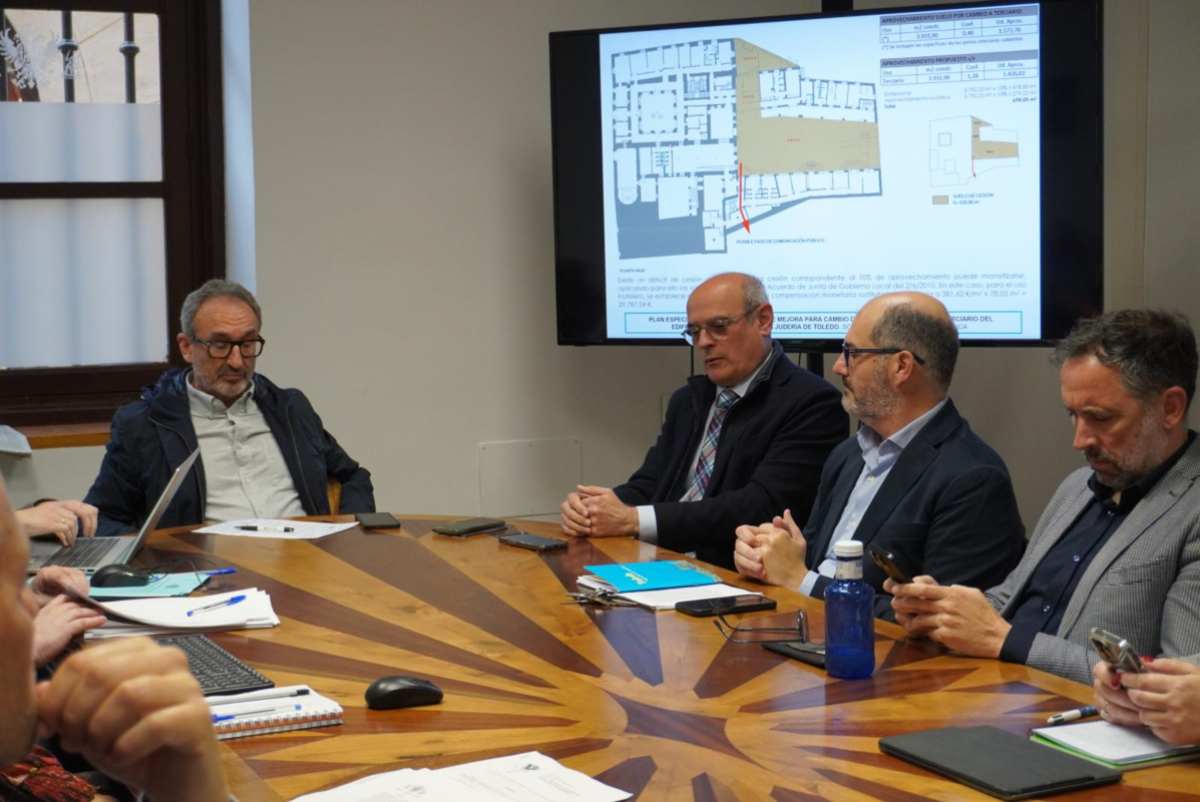 Comisión de urbanismo en el Ayuntamiento de Toledo.
