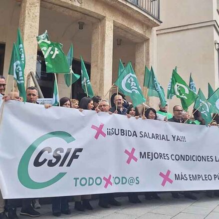 Concentración de CSIF ante la Subdelegación del Gobierno en Albacete.