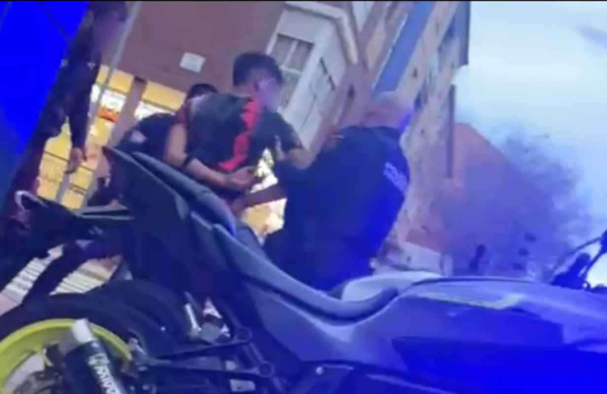 Imagen del altercado que se produjo ayer en un supermercado de la calle General Villalba.