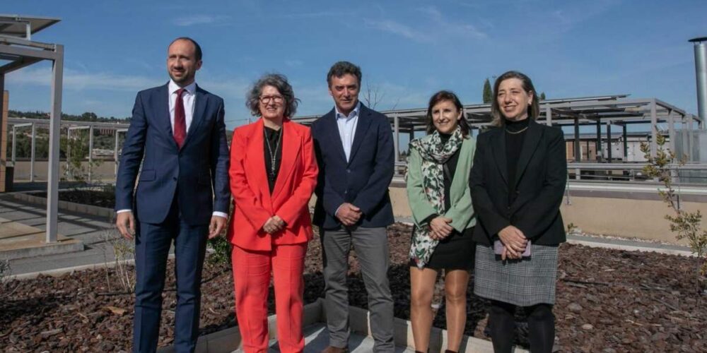 El Gobierno regional moviliza 24 millones de euros para garantizar el suministro de energía 100 por cien renovable en sus edificios. Foto: JCCM