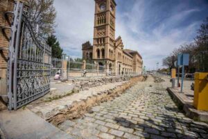 Obras en la estación de tren de Toledo que sacan a la luz un muro que podría ser de época romana. EFE/Ángeles Visdómine.
