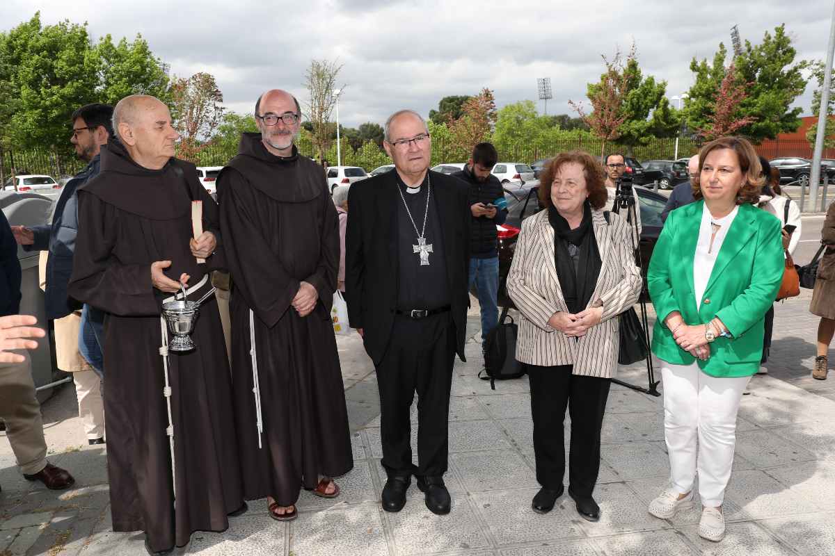 Francisco Cerro (centro), y a su lado la concejala Ana Pérez y Concepción Cedillo.
