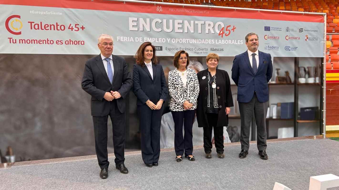 Autoridades presentes en la Feria del Empleo de Illescas.