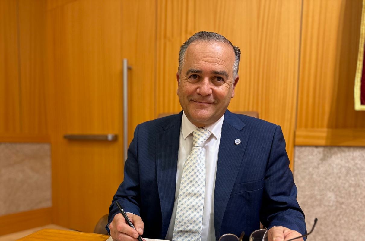 El alcalde de Talavera, José Julián Gregorio, en la sesión plenaria.