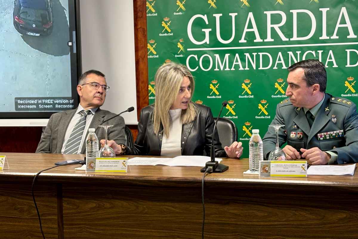 Carlos Ángel Devia, Milagros Tolón y José María Gil Armario.