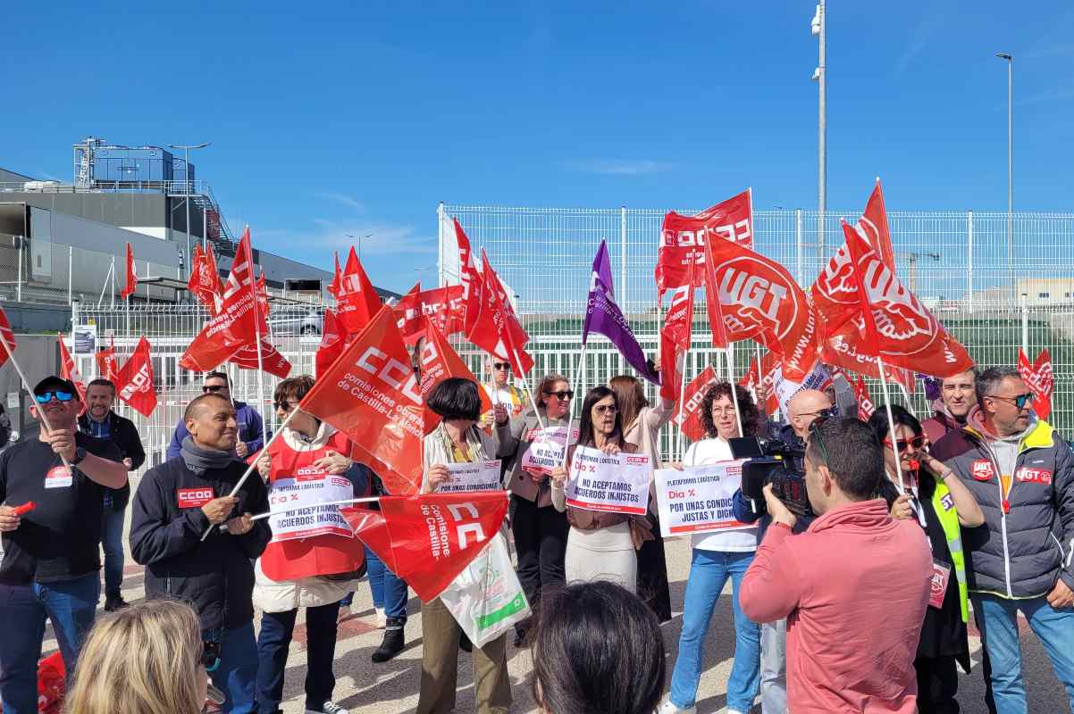 Foto de la huelga de los trabajadores del almacén de Dia en Illescas (Toledo). Foto: UGT-LM