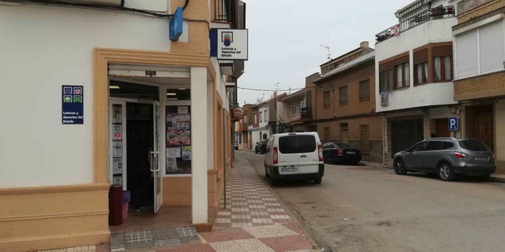 Administración situada en la calle Venancio González, en La Villa de Don Fabrique.