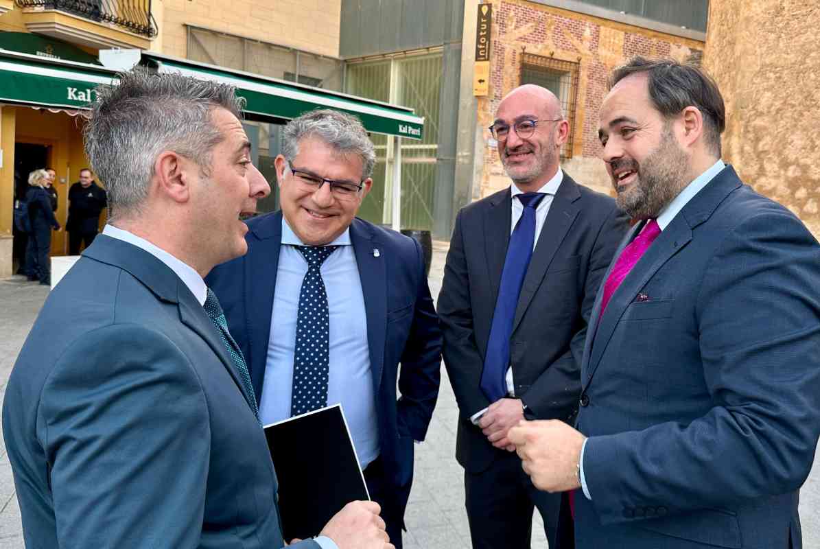 Paco Núñez visitó Hellín para poner en valor su Semana Santa.