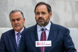 En primer plano, Paco Núñez; detrás, José Julián Gregorio, alcalde de Talavera.