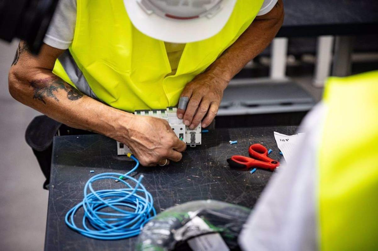 Un trabajador, en plena faena.
