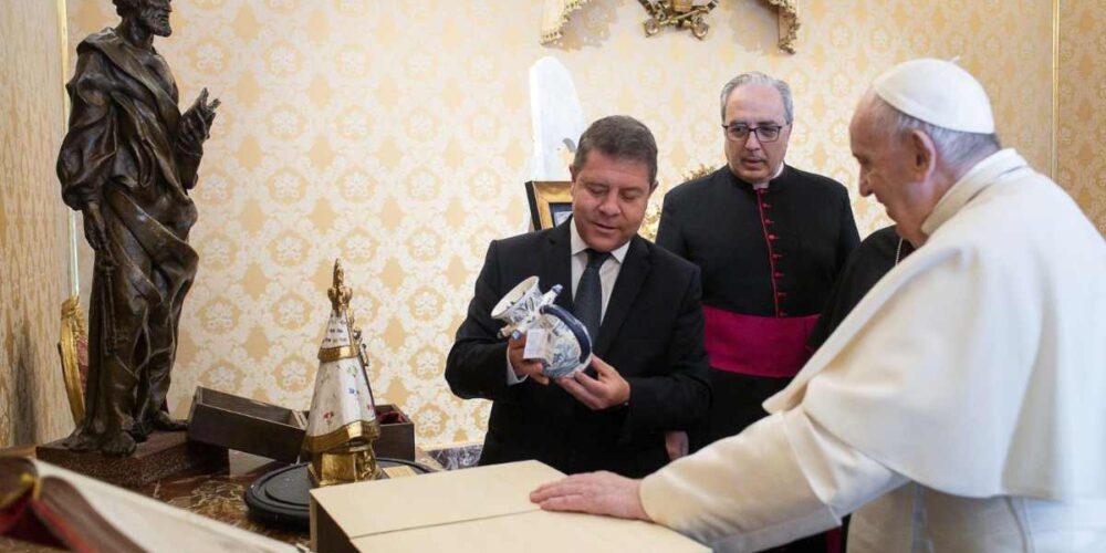 Page, durante su visita al papa Francisco.