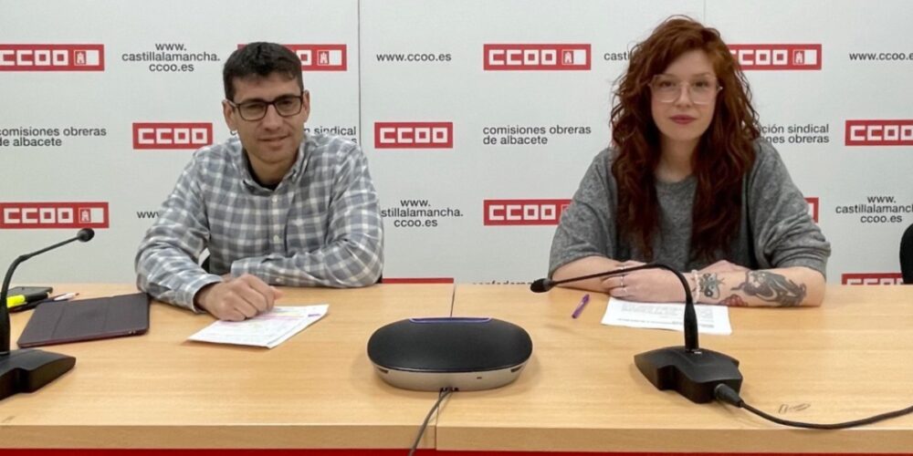 Paco Gómez y María Olivas en la sede de CCOO Albacete