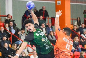El REBI Cuenca cayó con claridad ante el Torrelavega. Foto: Asobal.
