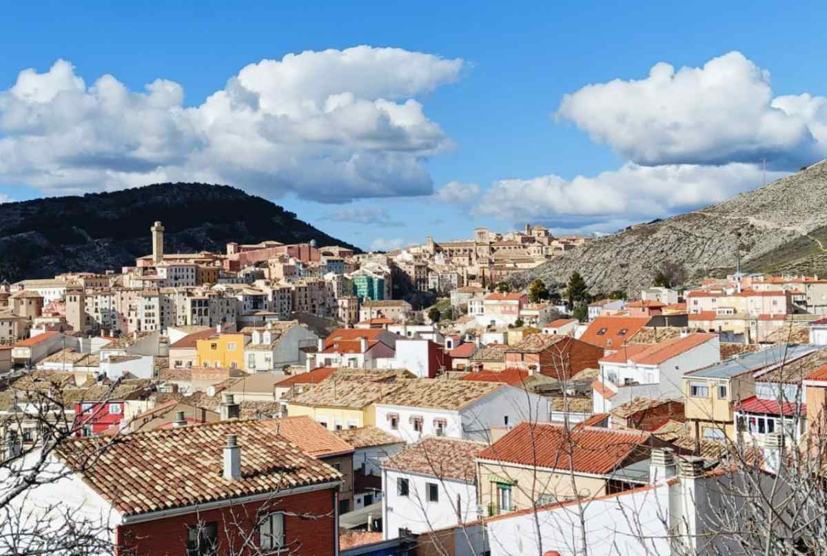 Imagen del barrio de los Tiradores con el casco antiguo en el fondo.