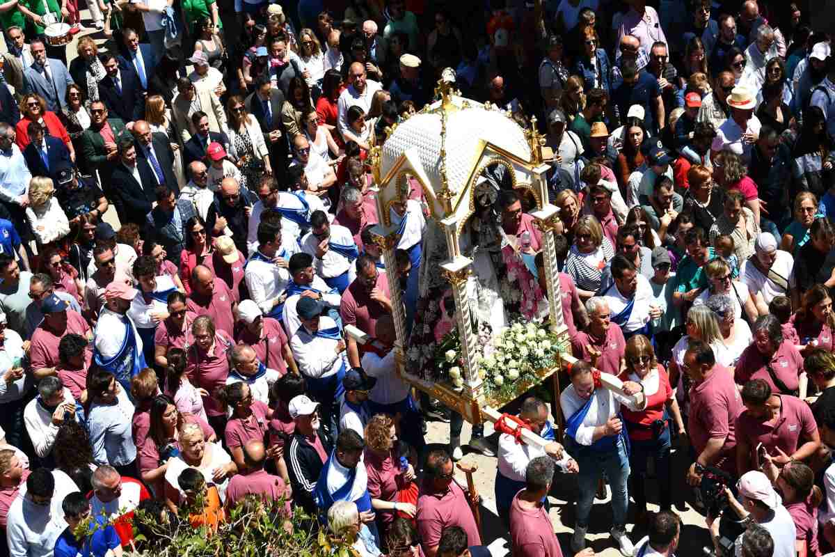 El vicepresidente primero del Castilla-La Mancha, José Luis Martínez Guijarro, asiste a la tradicional ‘Venida de la Virgen de Rus’.