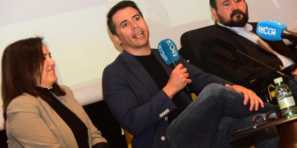 Carlos Yuste mostró su admiración por los ponentes de la Jornada. Foto: Rebeca Arango.