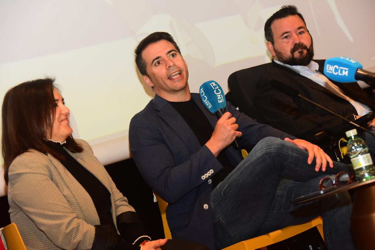 Carlos Yuste mostró su admiración por los ponentes de la Jornada. Foto: Rebeca Arango.