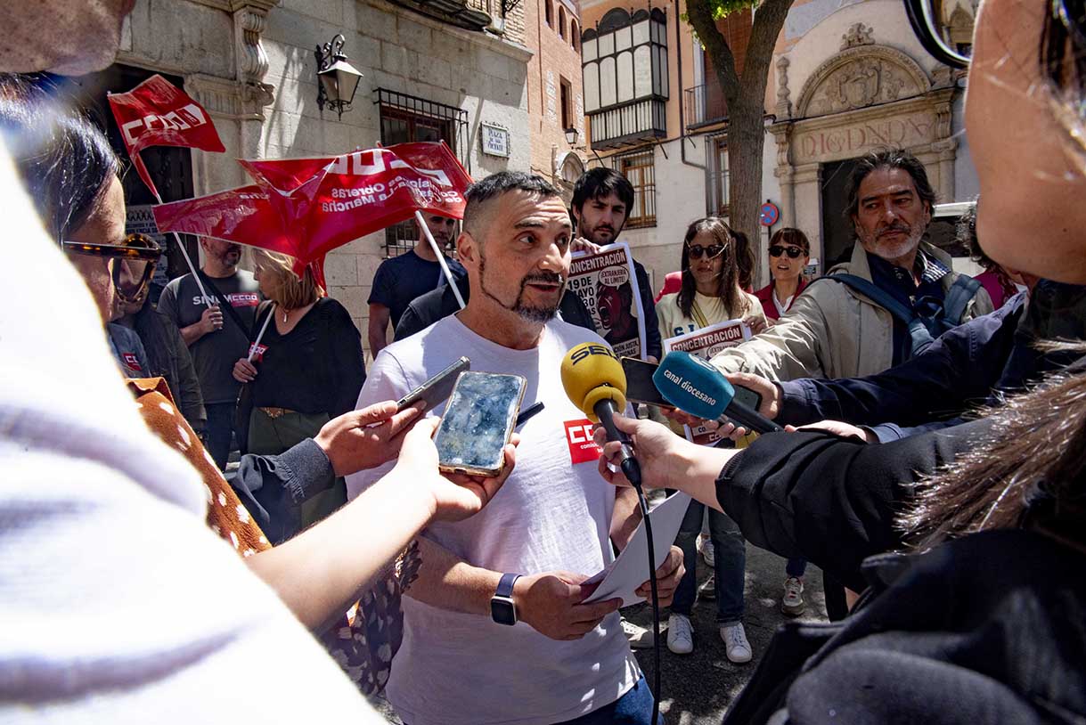 Concentración ante la Delegación del Gobierno en Castilla-La Mancha. Foto: Rebeca Arango.