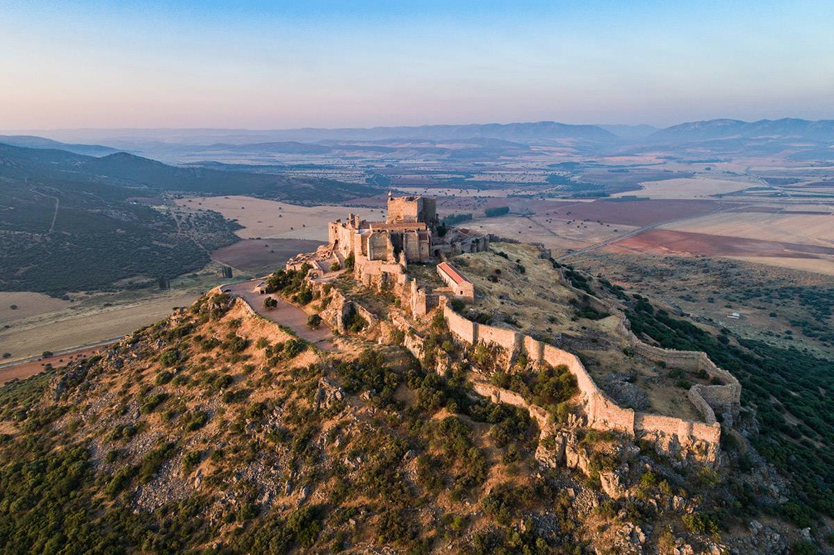 Castillo de Calatrava La Nueva sobre el cerro del Alacranejo