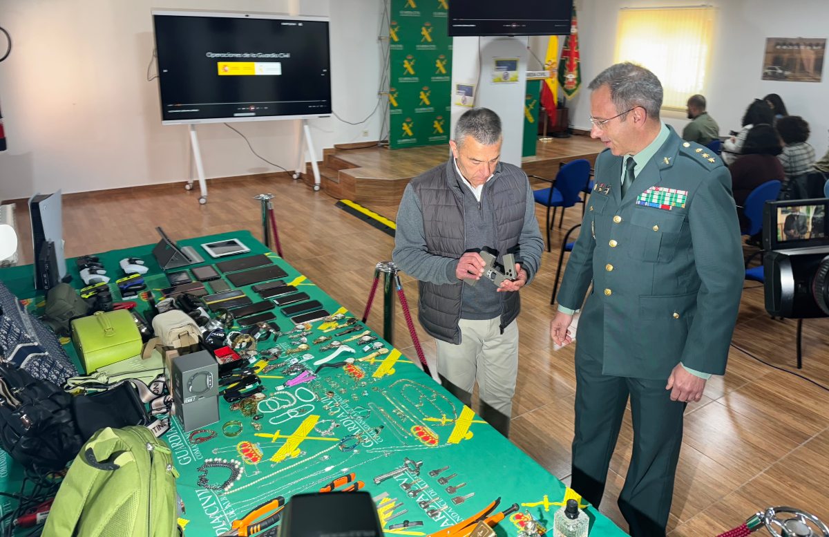 Miguel Juan Espinosa y Jesús Manuel Rodríguez informan de la operación ''Humbert". Foto: Elena Valero