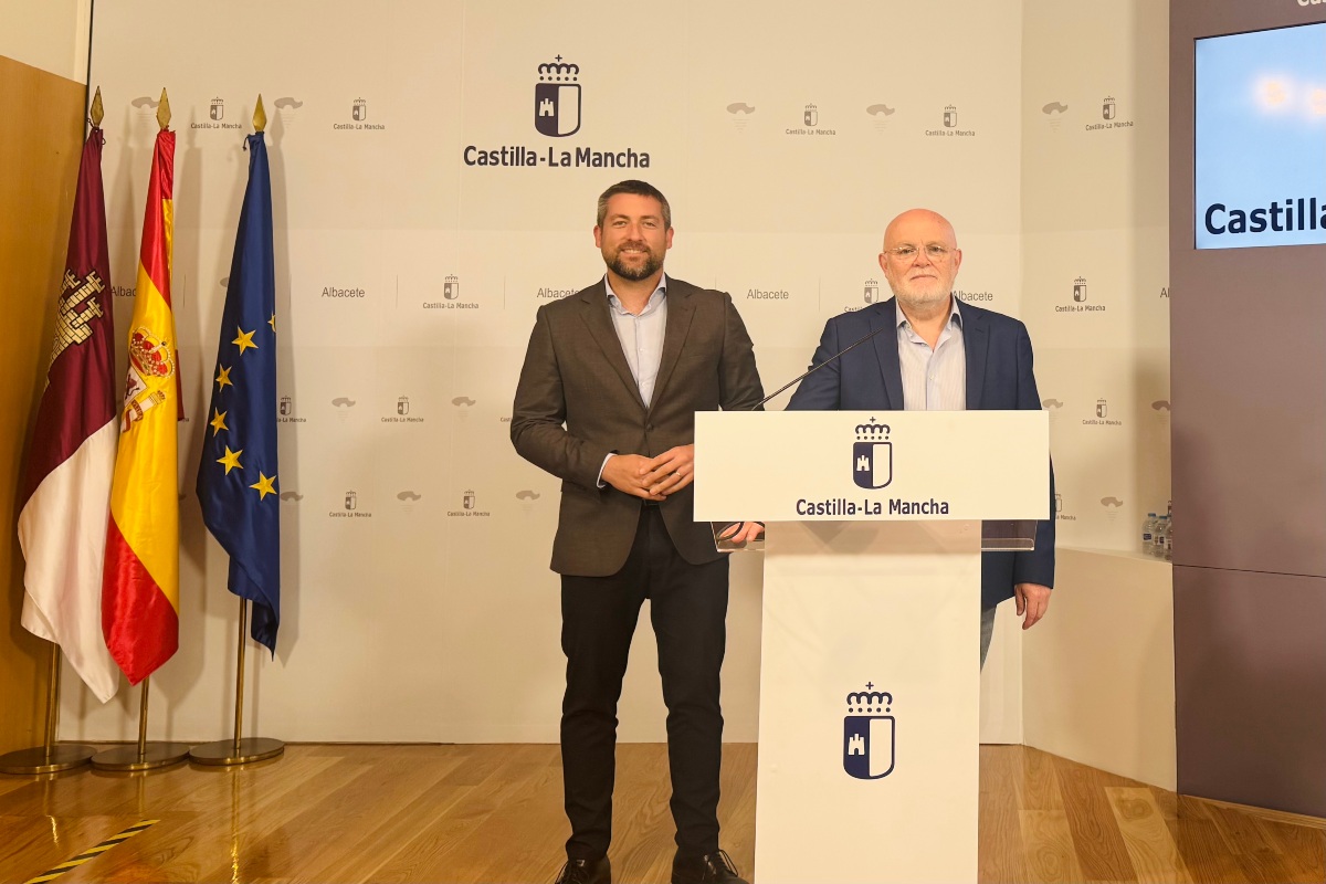 Pedro Antonio Ruiz Santo y Julen Sánchez informan sobre la ayuda para la adquisición de una vivienda para jóvenes de hasta 35 años