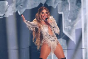 Imagen de la artista Melody durante su actuación en Eurovision