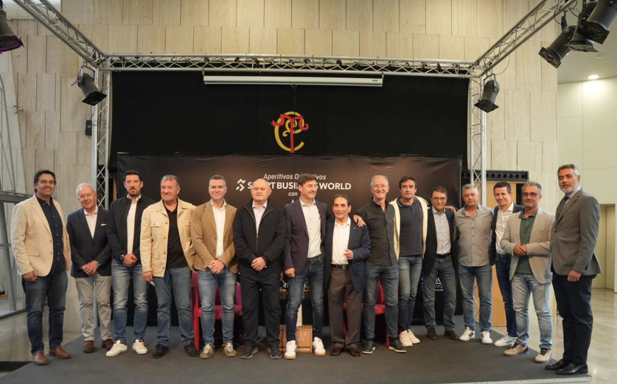 Santi Denia, protagonista de un aperitivo deportivo celebrado en el Teatro Circo de Albacete