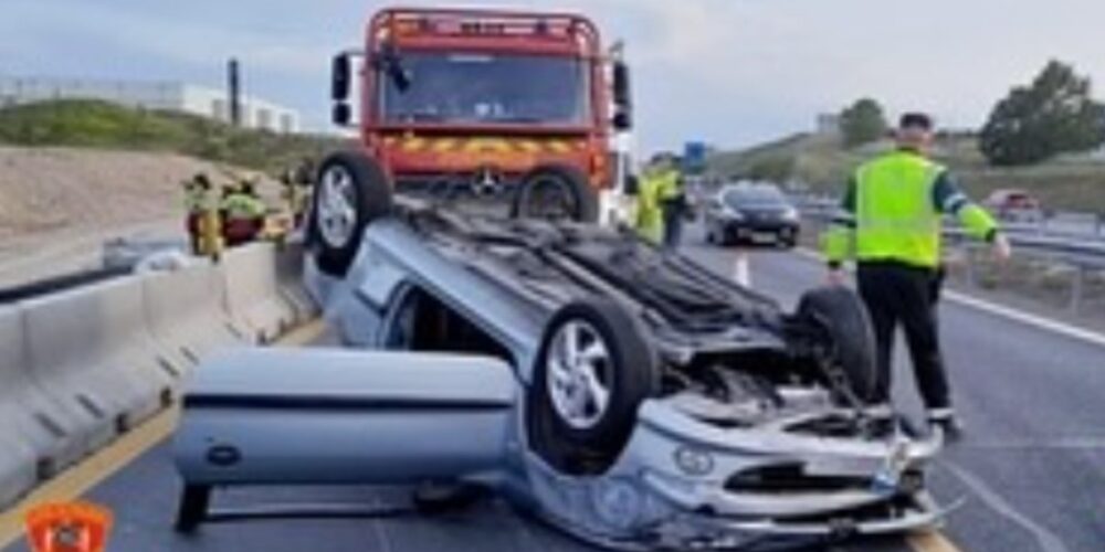 Un coche vuelca en la A-42 en Illescas (Toledo). Foto: @cepeistoledo