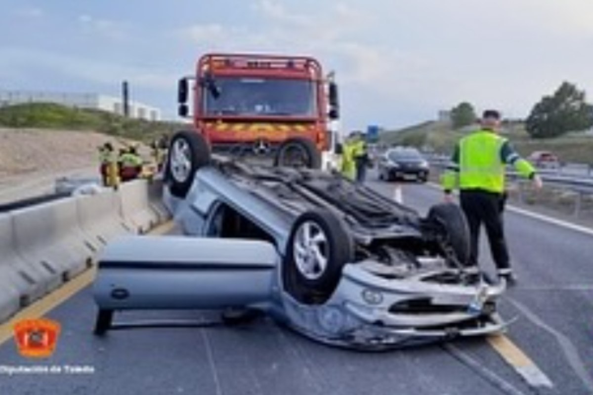 Un coche vuelca en la A-42 en Illescas (Toledo). Foto: @cepeistoledo