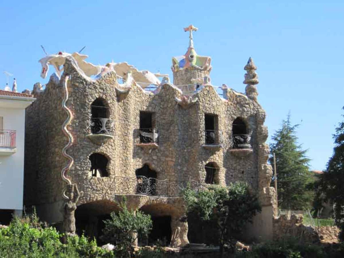 Casa Gaudí en Rillo de Gallo