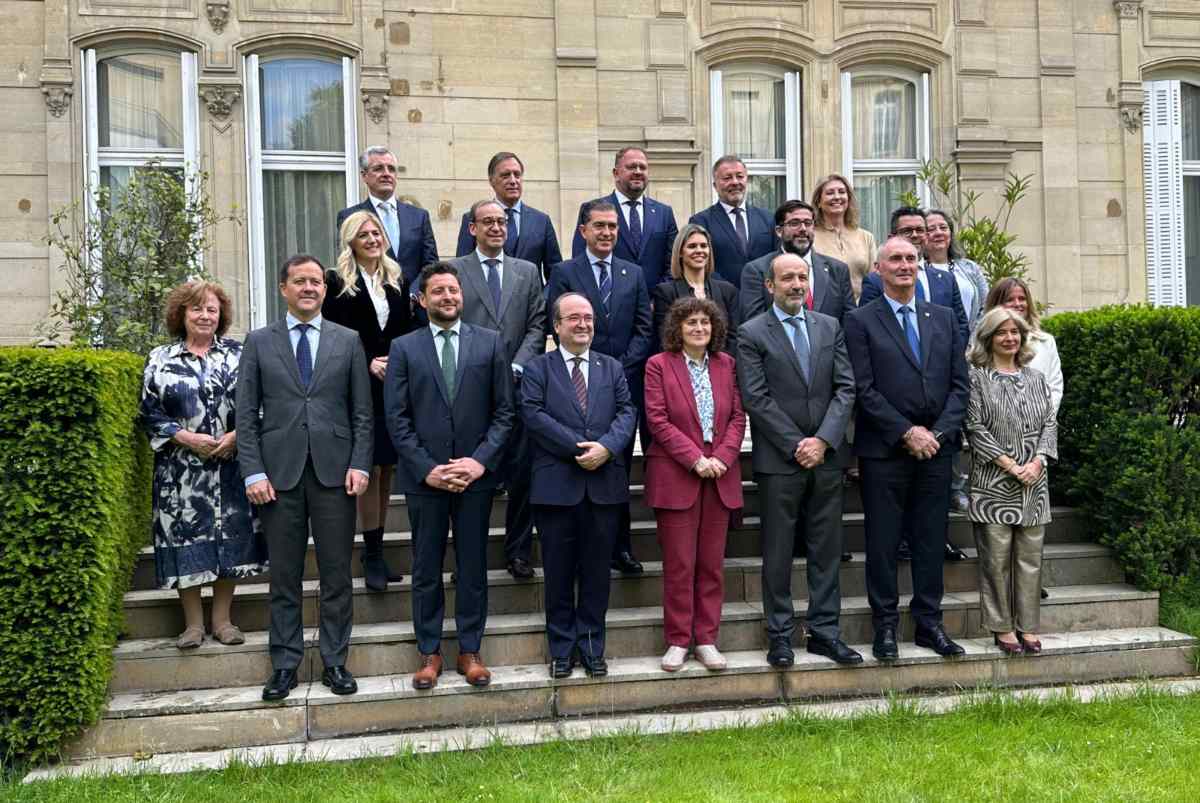 Los alcaldes de las ciudades patrimonio, en París en un encuentro con la Unesco.