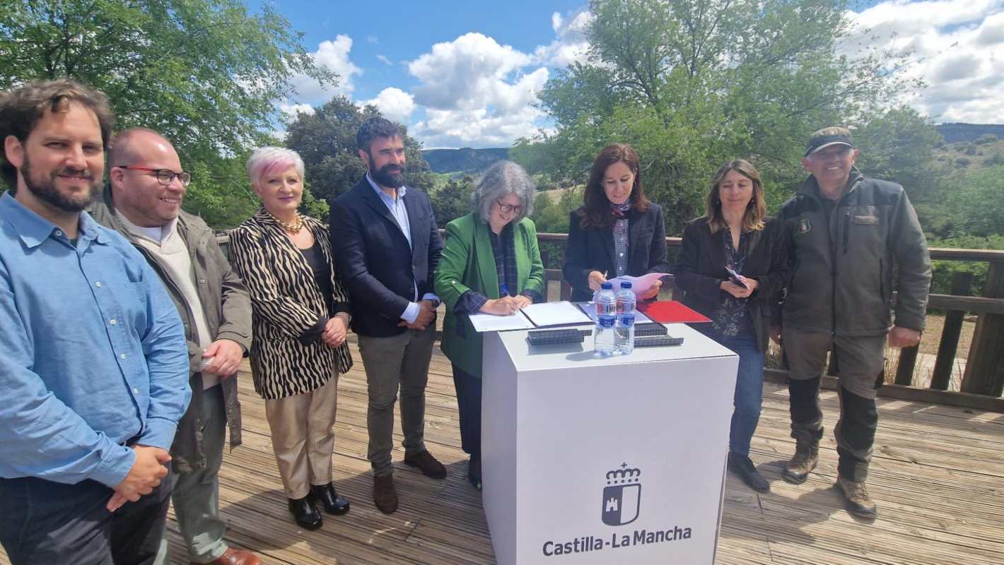 Firma convenio CLM Font Vella Barranco del Río Dulce
